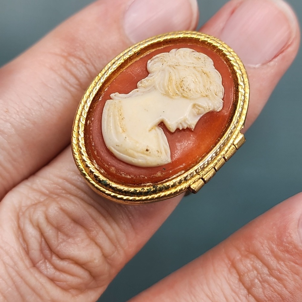 Avon Vintage Cameo Solid Perfume Ring Gold Tone Hinged Locket Statement Jewelry